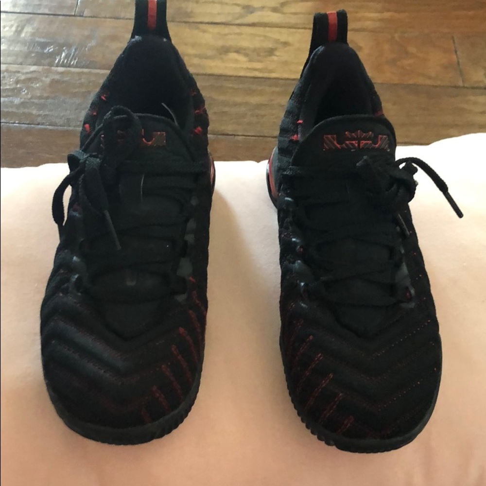 NIKE Lebron basketball shoes sz 13